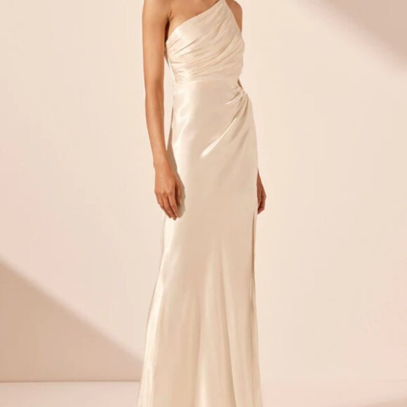 Shona Joy Cream Asymmetrical Ruched Gown - Picture 2 of 8